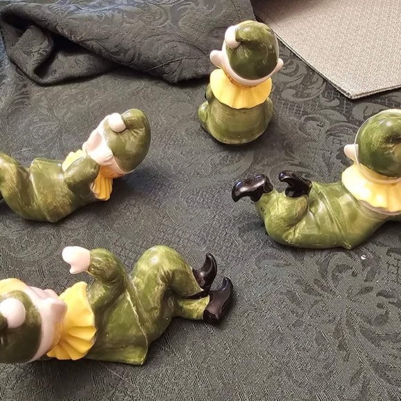 Elf Figurine Set - Picture 2 of 3